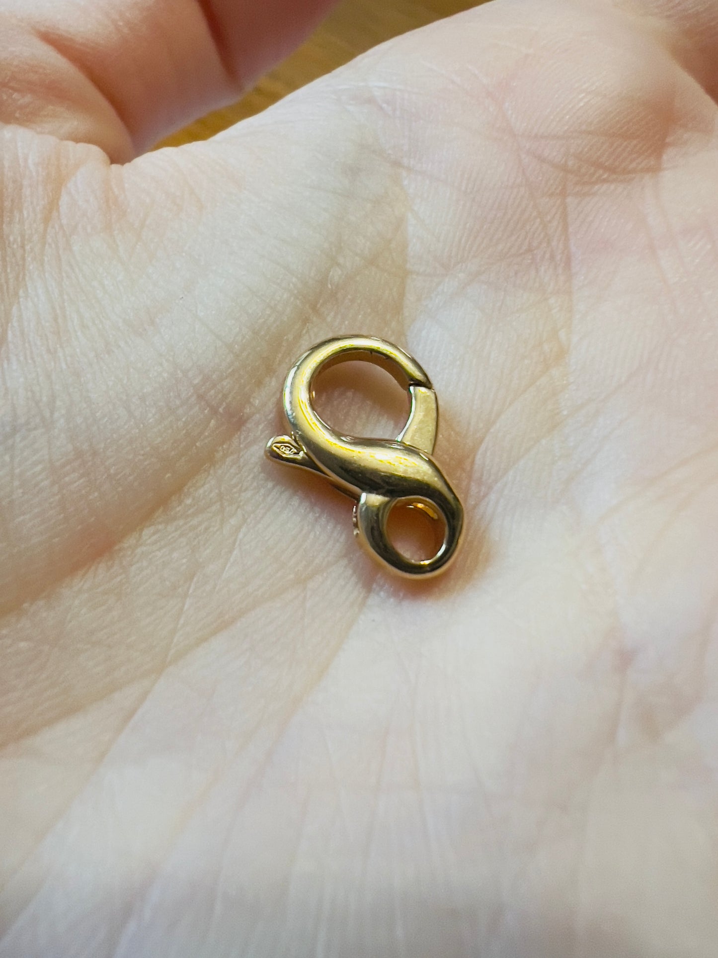 18-carat gold lobster clasp, infinity shape in 18k 750 yellow gold