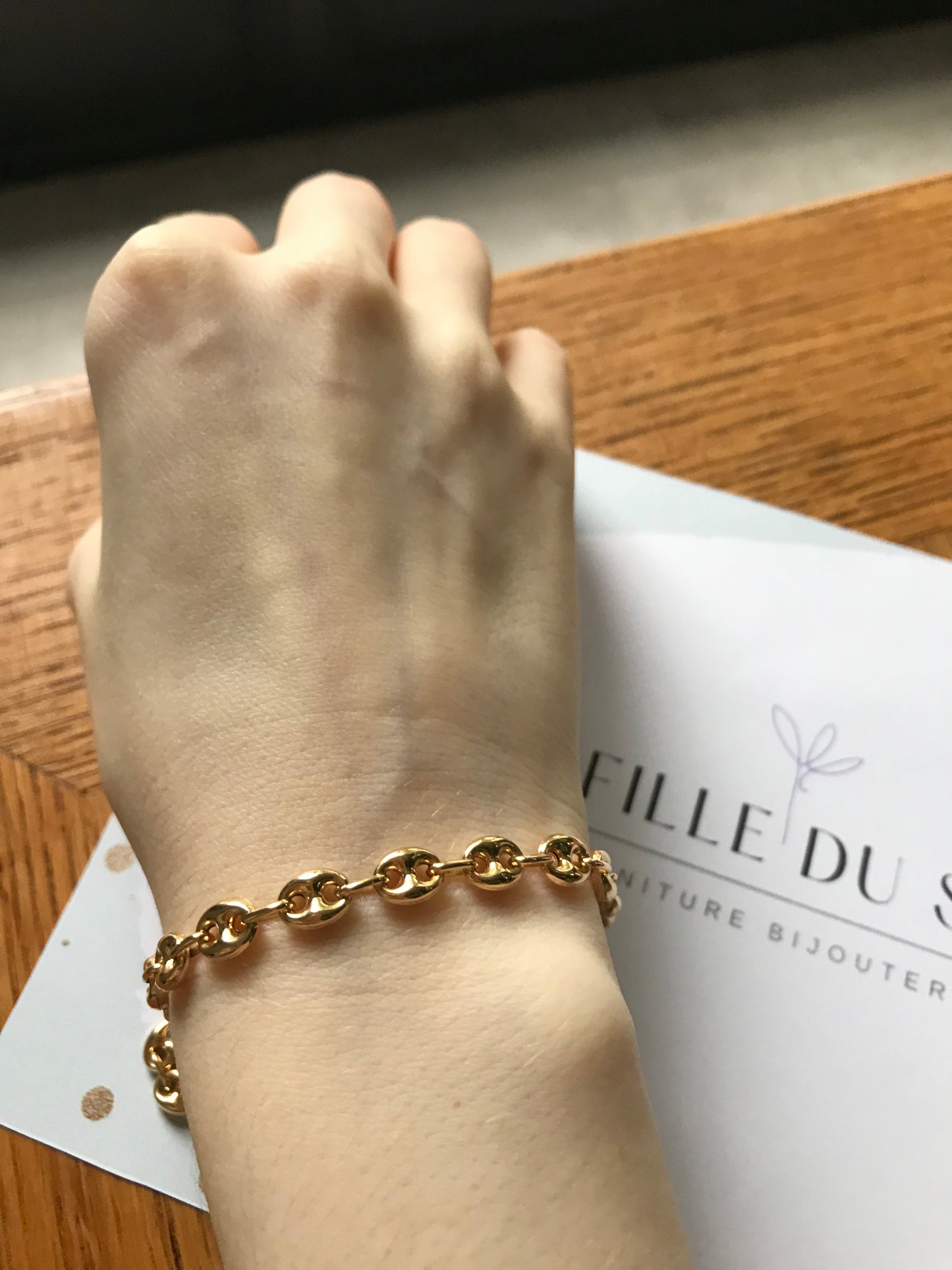 Gold coffee bean bracelet for men or women, hollow mesh, 6 mm wide, 19 cm long, 18k 750 yellow gold