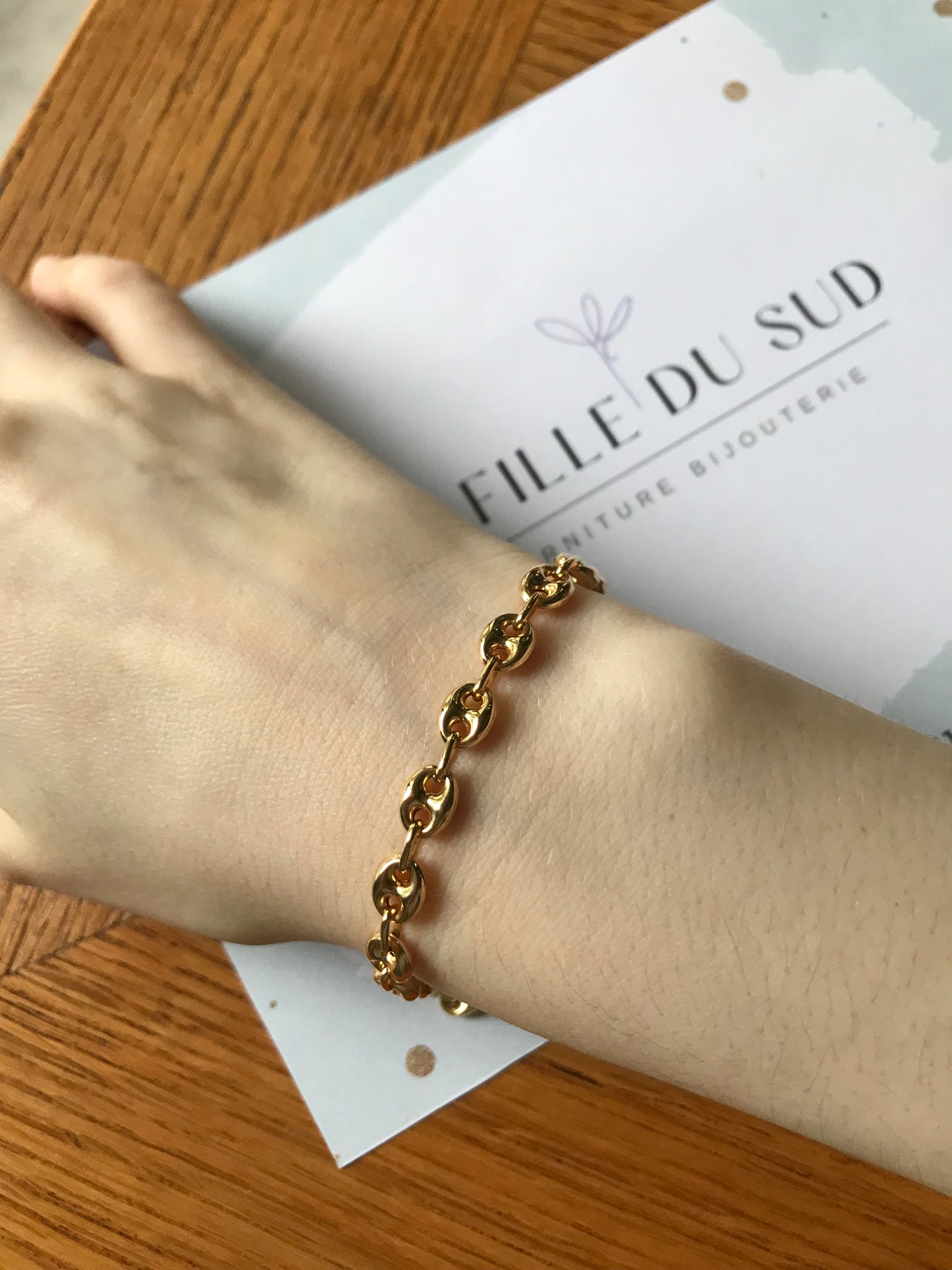 Gold coffee bean bracelet for men or women, hollow mesh, 6 mm wide, 19 cm long, 18k 750 yellow gold